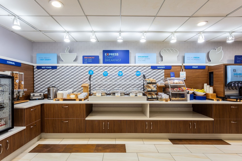 Holiday Inn Express & Suites Newport News by IHG - photo 25