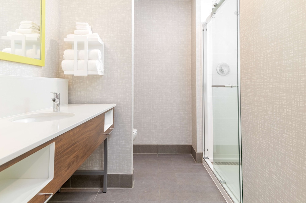 Hampton Inn & Suites by Hilton Santa Rosa Sonoma Wine Country - photo 31
