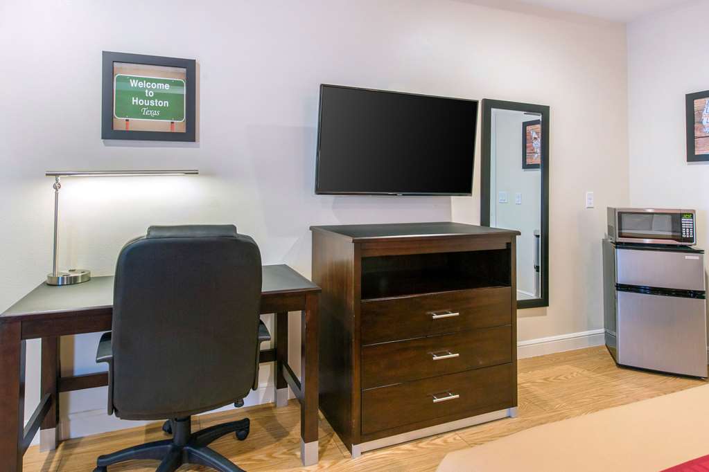 Econo Lodge Inn & Suites Houston Willowbrook - photo 36