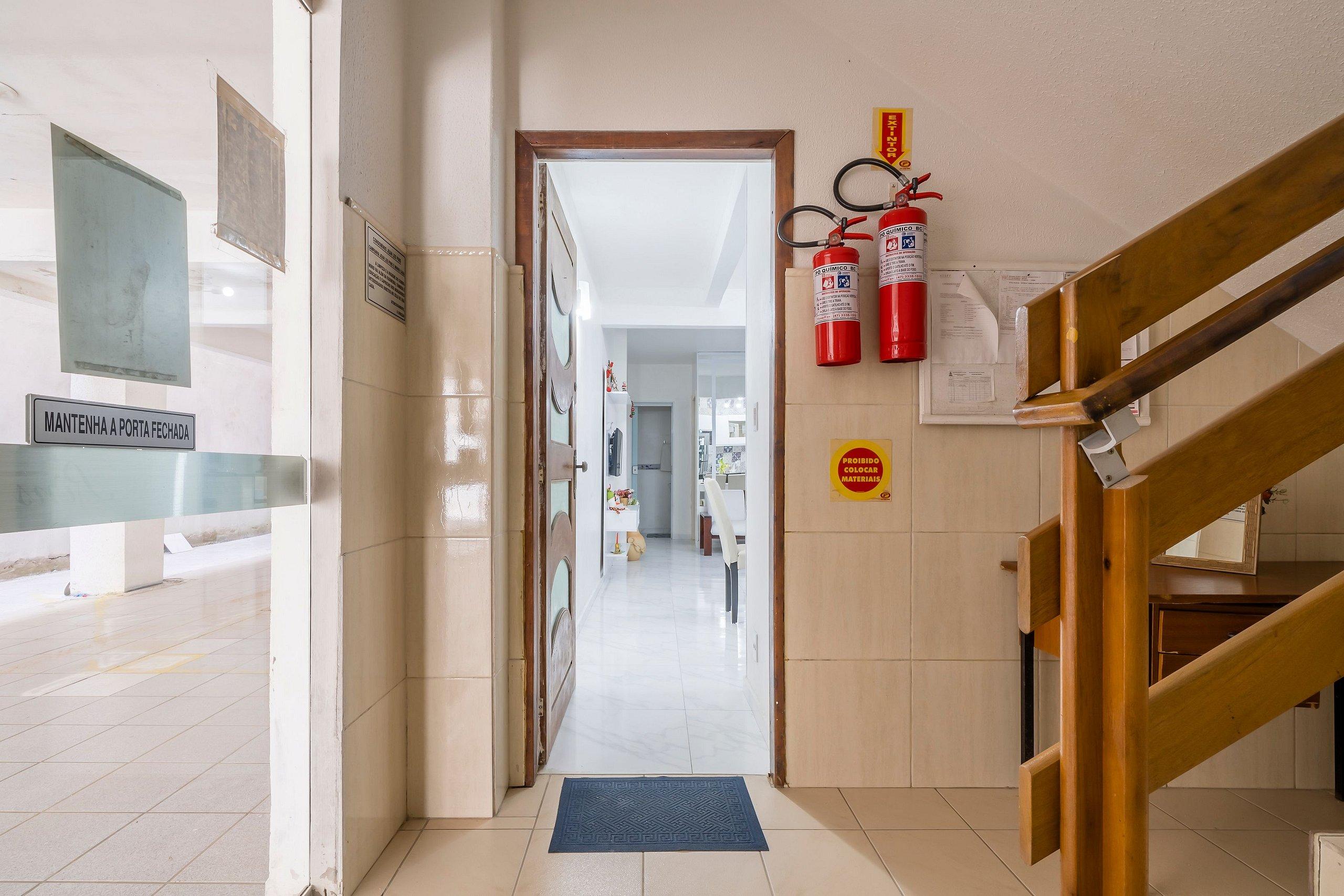 Apto quadra mar Meia Praia Itapema SC JLP001 in Itapema, Brasil