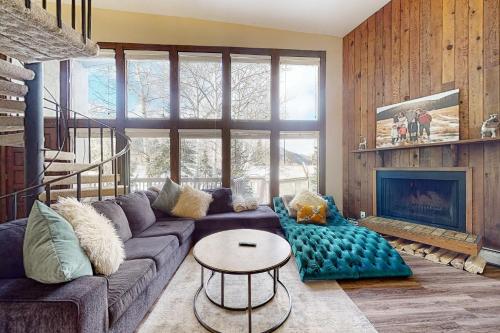 Mountainside Oasis — 4-Star Luxury Hotel in Avon, United States