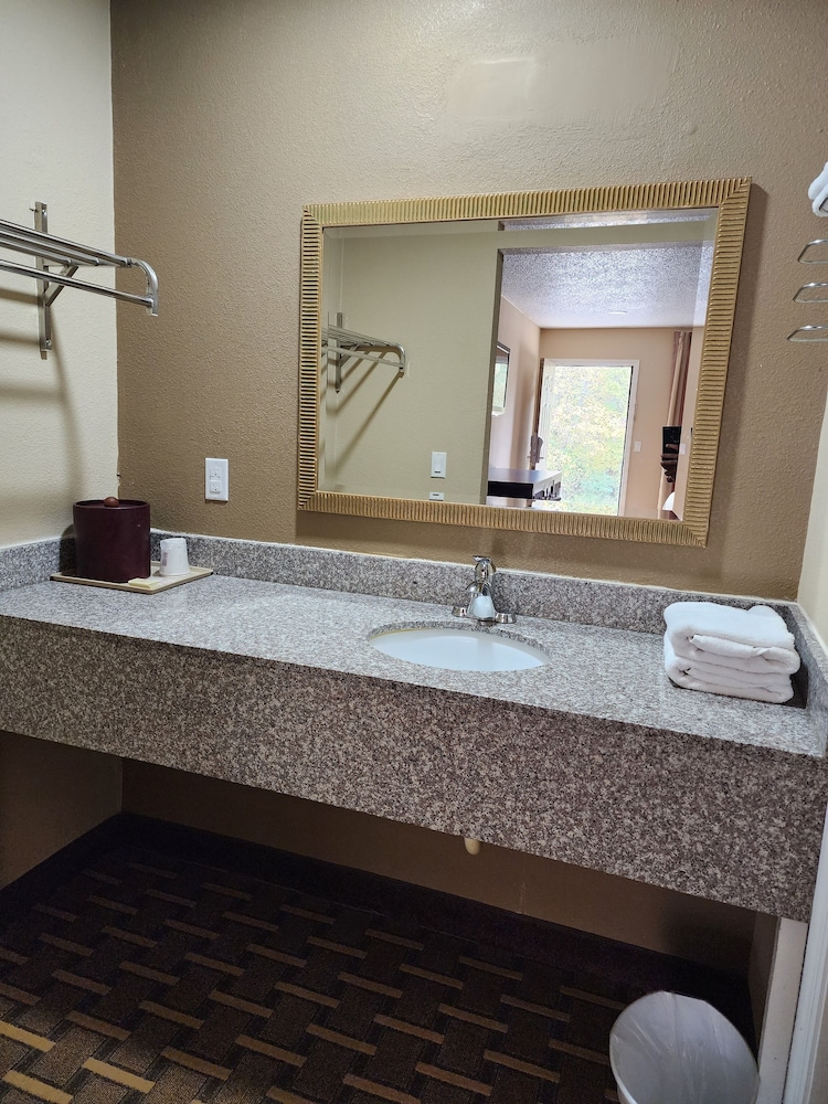 The Night Inn - photo 9