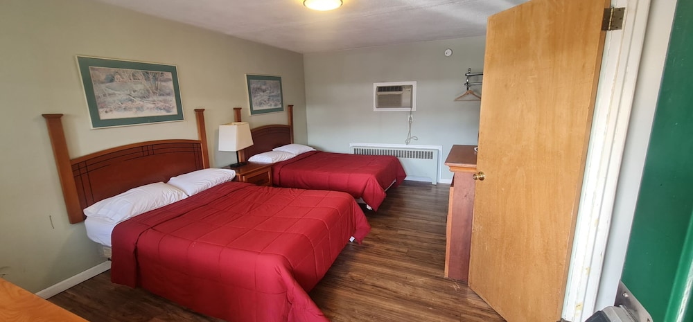 Werry s Cottages Motel & Pub by OYO East Stroudsburg Poconos - photo 3