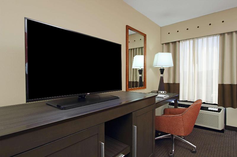 Hampton Inn Columbus Airport - photo 69