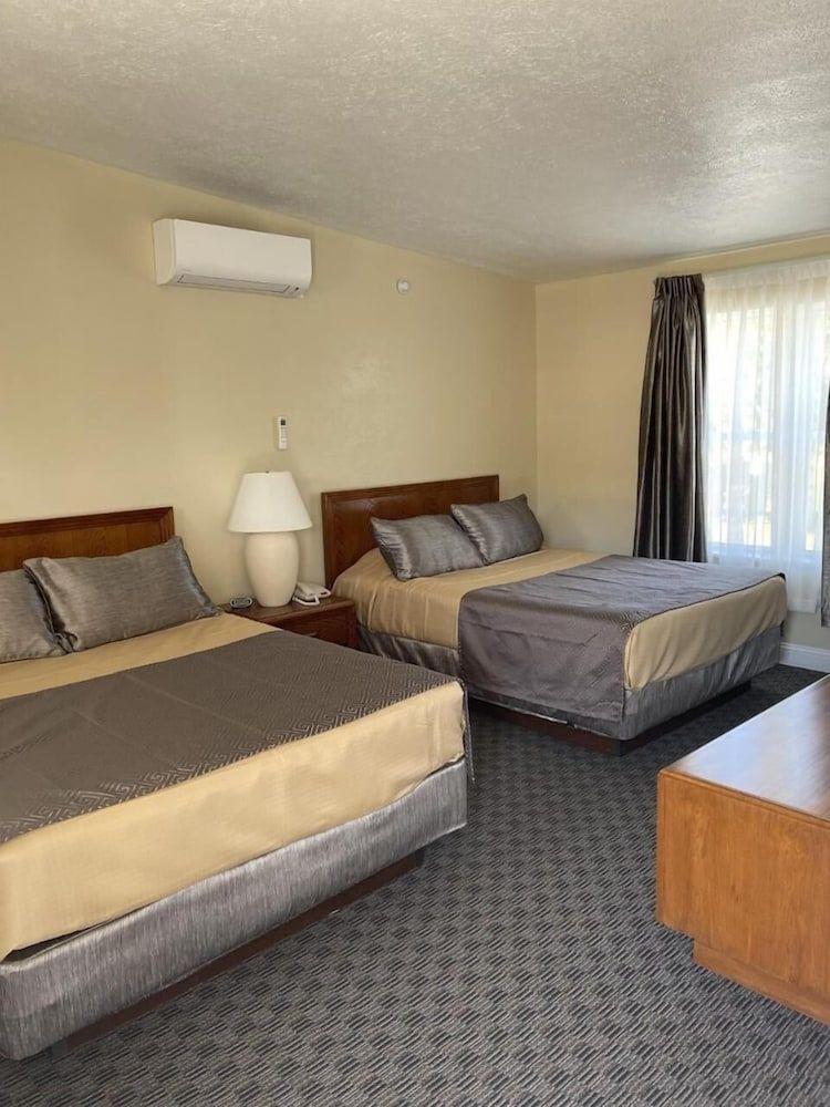 Lake Front Hotel - photo 5