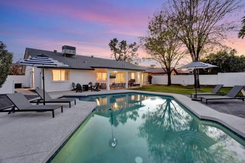 Slice Of Paradise Remodel W Free Heated Pool — Phoenix