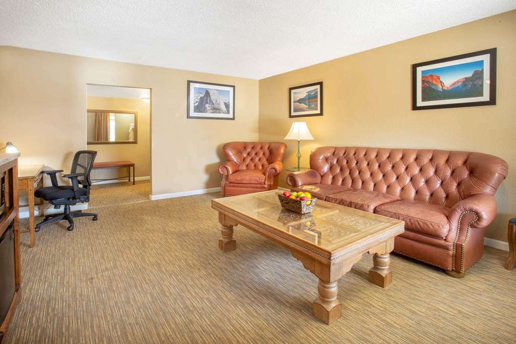 Travelodge by Wyndham Hawthorne - photo 19