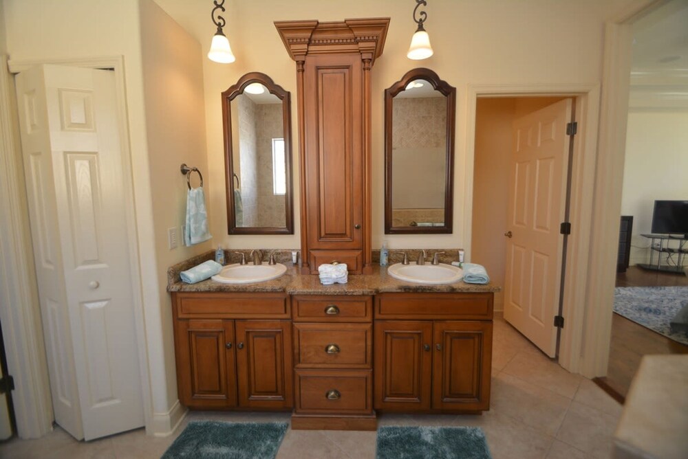 Ocean View Paradise Steps away from the Beach Will Accommodate Up To 10 People including 1 3 Fa - photo 30