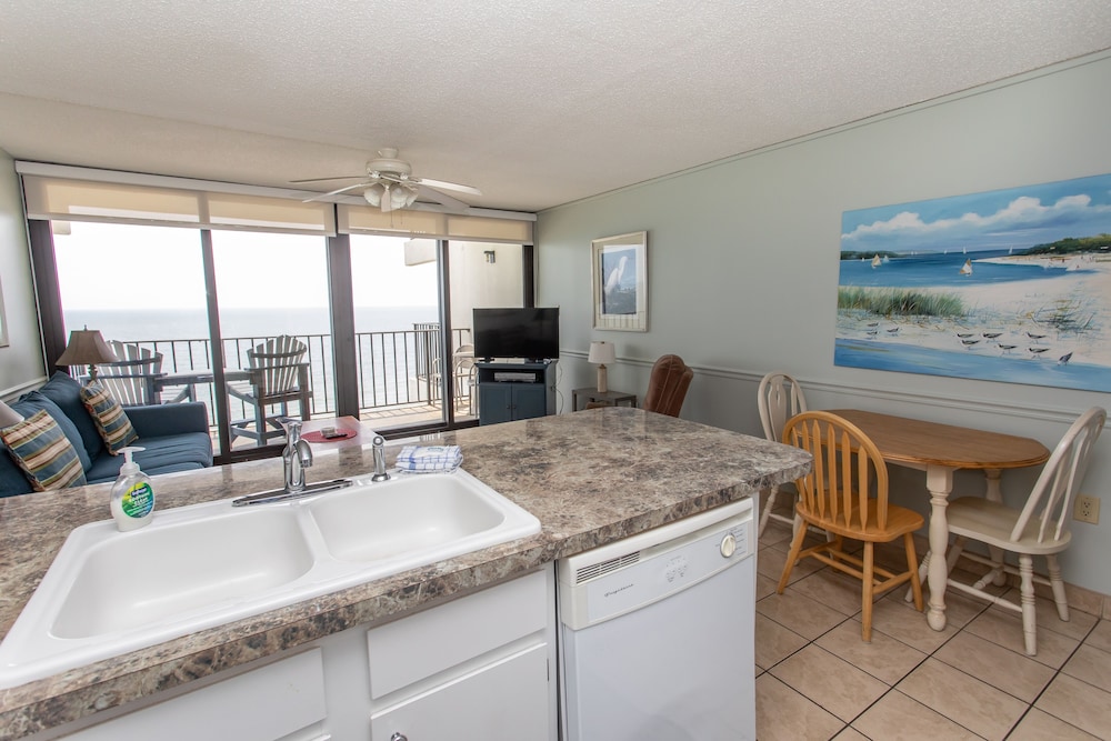Royal Garden Resort 1012 2 Bedroom Condo by RedAwning - photo 12