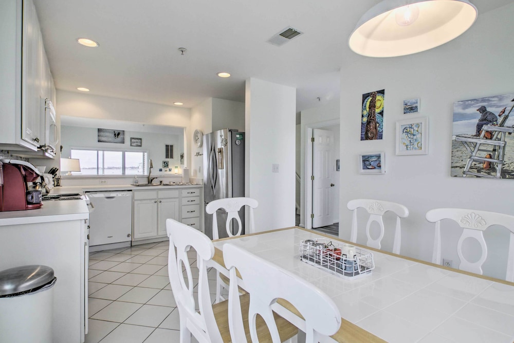 Ocean View Resort Condo w Pool Access & Bay Views - photo 7
