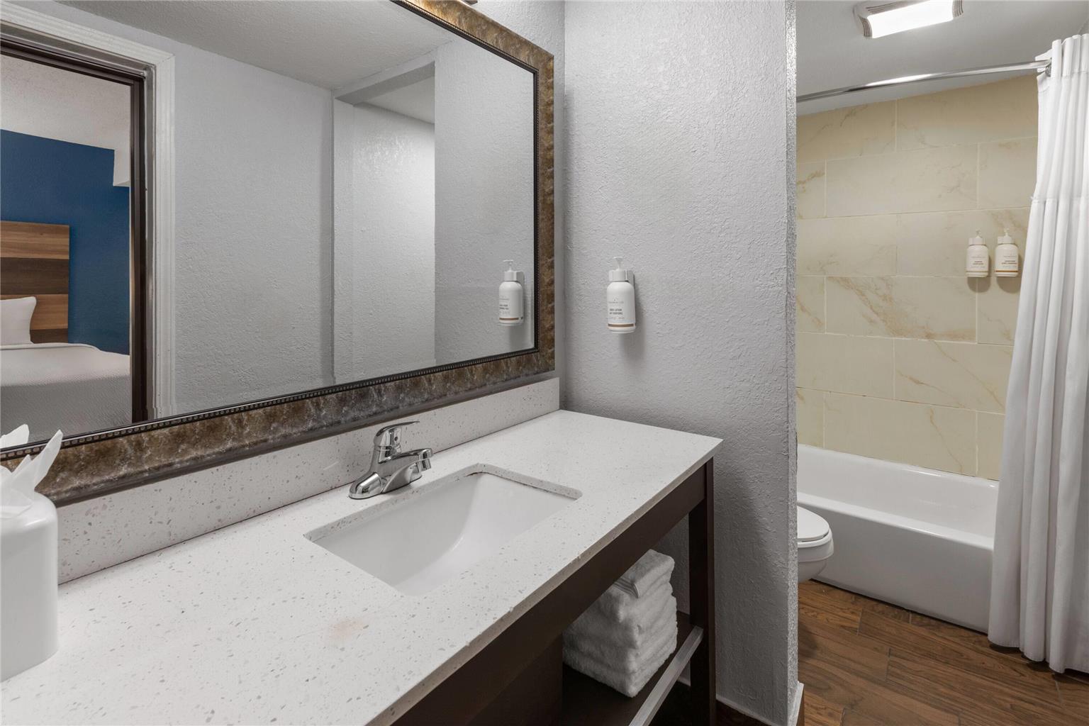 Baymont by Wyndham Downtown Detroit - photo 23