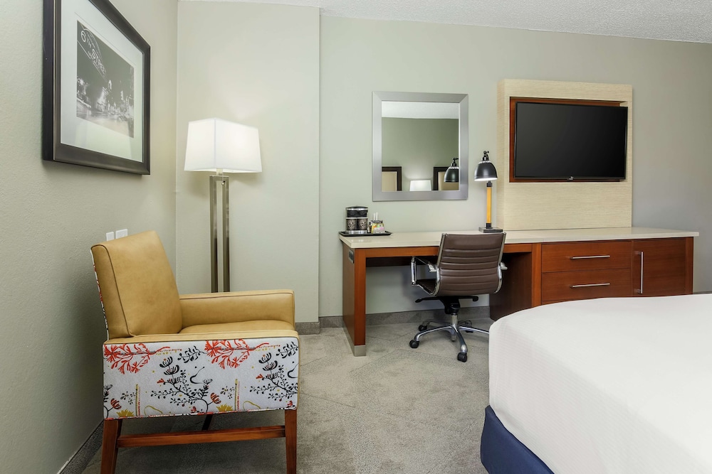 DoubleTree by Hilton Austin University Area - photo 15