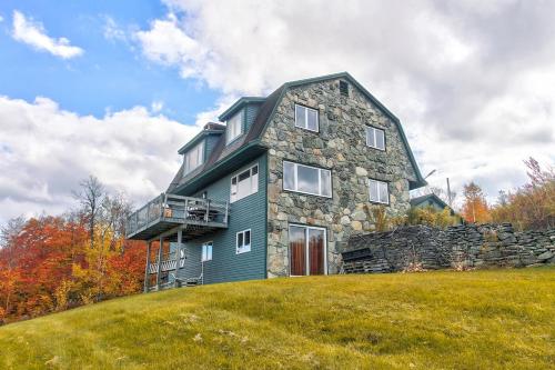 New Cozy Private Chalet Incredible Mountain Views — 4-Star Luxury Hotel in Windham, United States