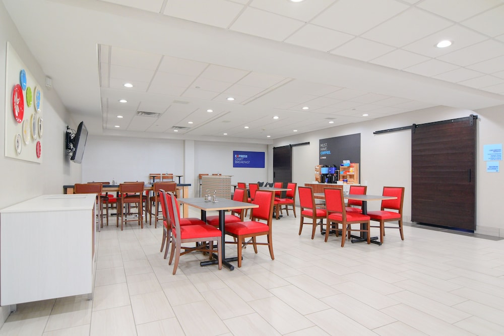 Holiday Inn Express & Suites Indianapolis Northwest by IHG - photo 34