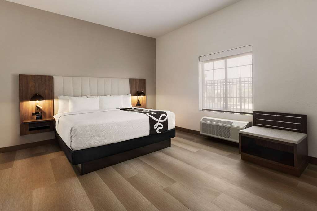 La Quinta Inn & Suites by Wyndham Port Arthur - photo 25