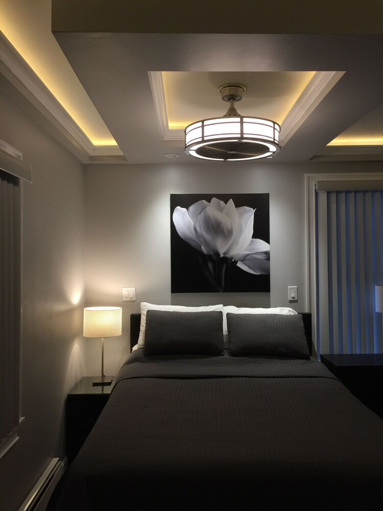 Admiral Weaver Inn in Newport, United States