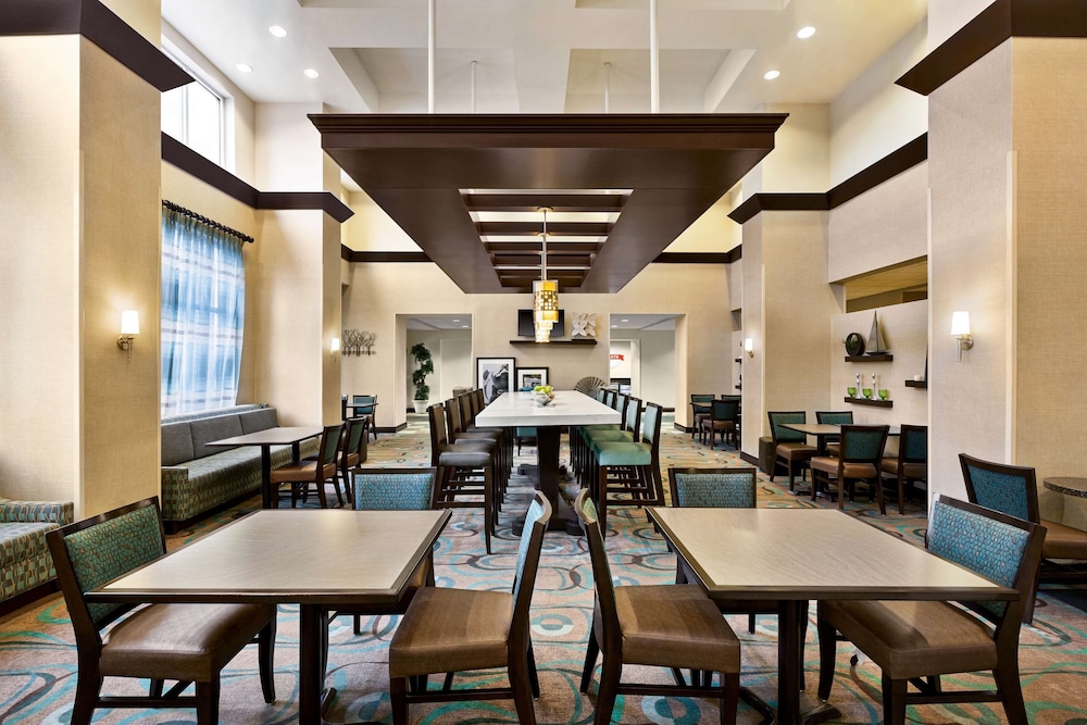 Hampton Inn & Suites Atlanta Airport West Camp Creek Pkwy - photo 27