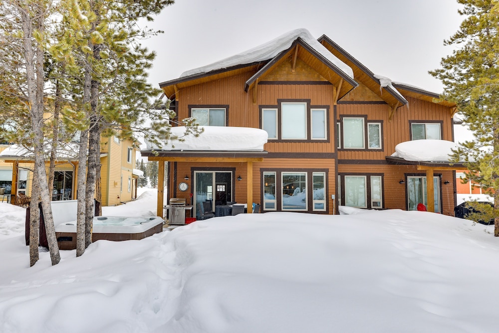 4BR Fraser Getaway Hot Tub Sleeps 10 — 4-Star Luxury Hotel in Fraser, United States