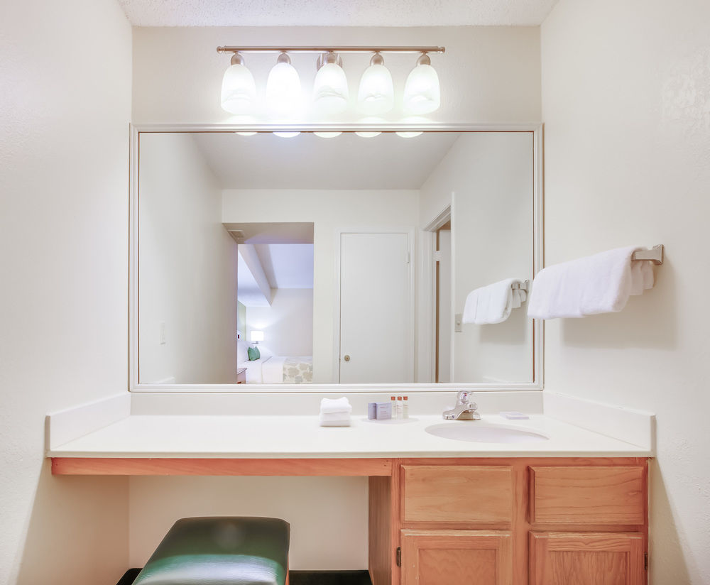 Hawthorn Suites by Wyndham Tyler - photo 32