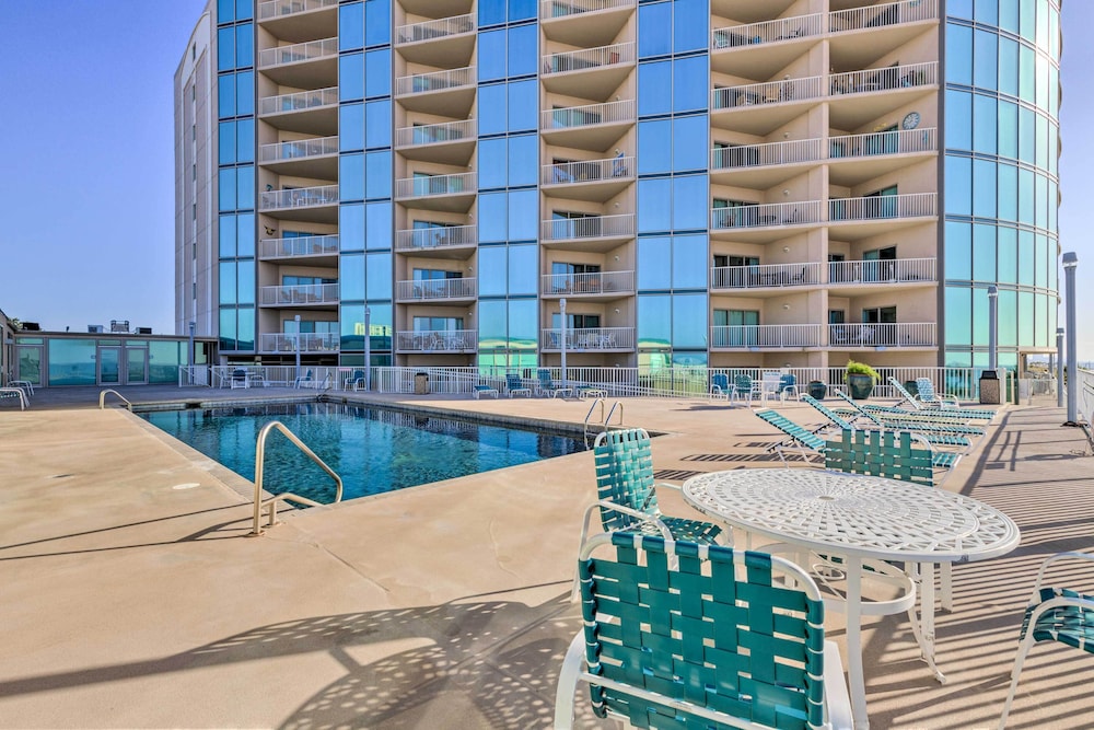 Sunny Beachfront Biloxi Condo with Resort Amenities — 4-Star Luxury Hotel in Biloxi, United States