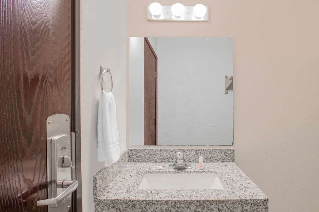 Super 8 by Wyndham Windsor Madison North - photo 8