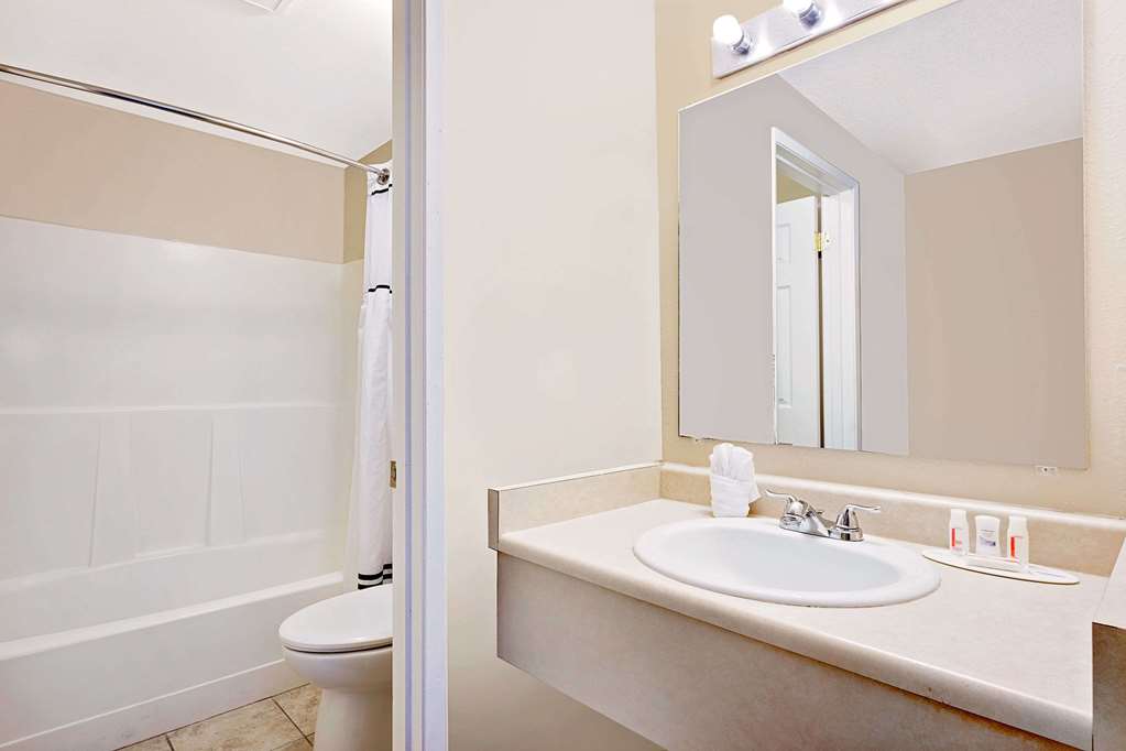 Days Inn by Wyndham Lakewood South Tacoma - photo 12