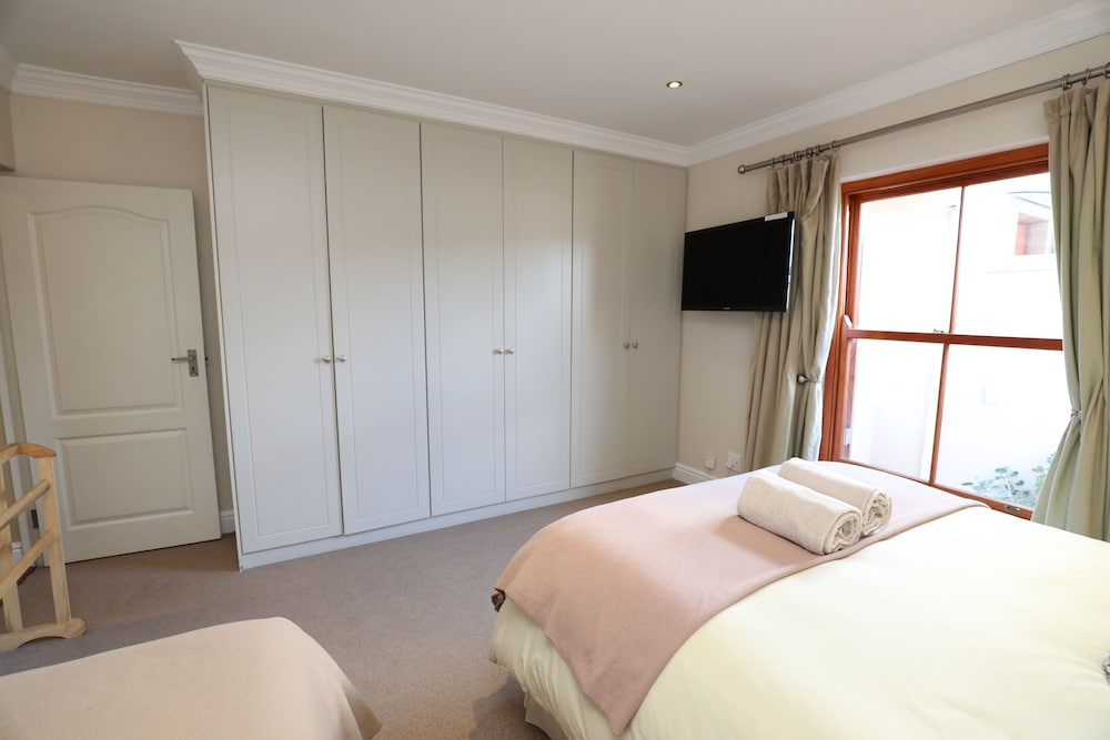 LeBonheur — 4-Star Luxury Hotel in Cape Town, South Africa
