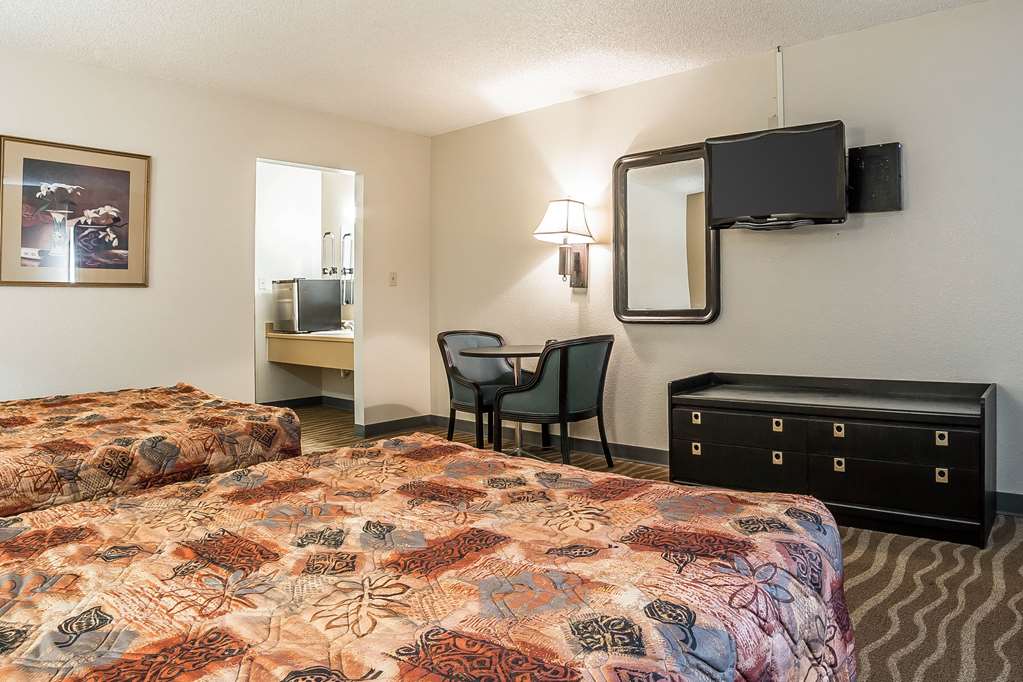 Rodeway Inn Cheyenne I 80 East - photo 9