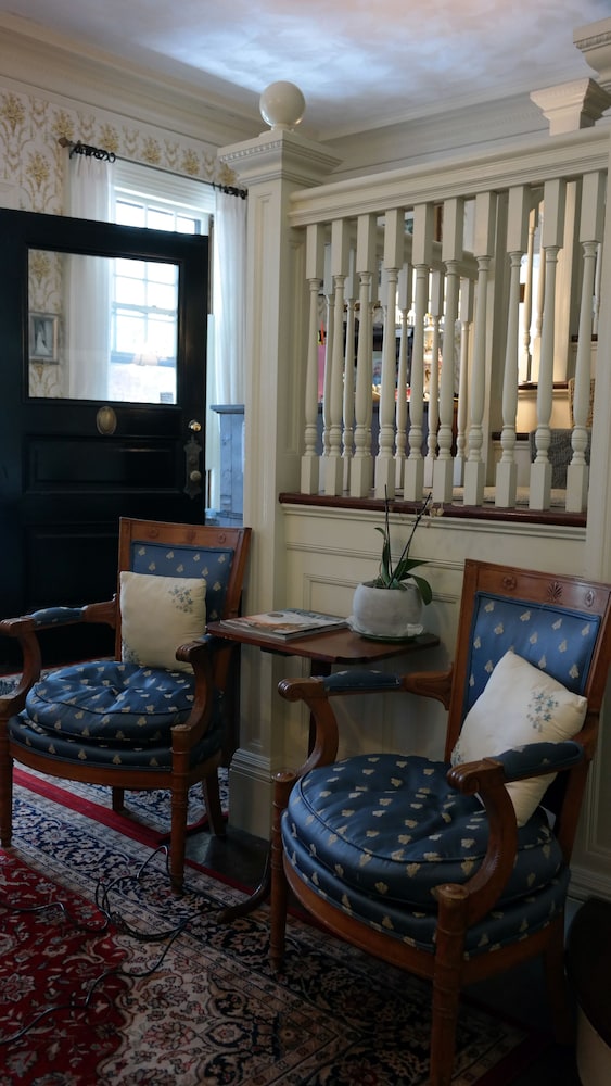 Moseley Cottage Inn & Town Motel - photo 3