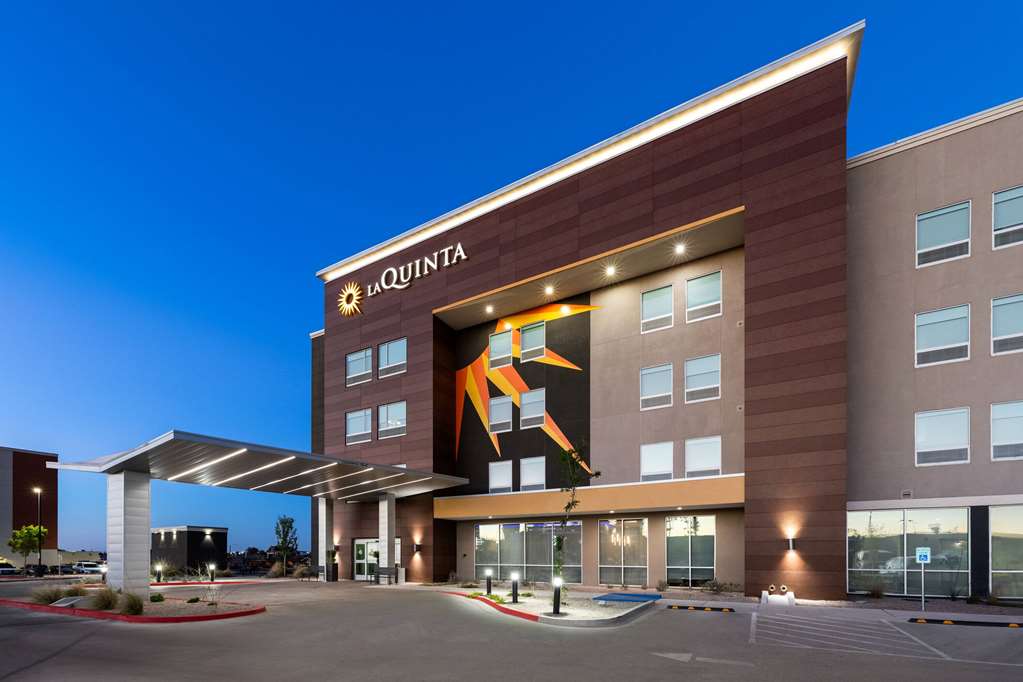 La Quinta Inn & Suites by Wyndham El Paso East Loop 375 - photo 20