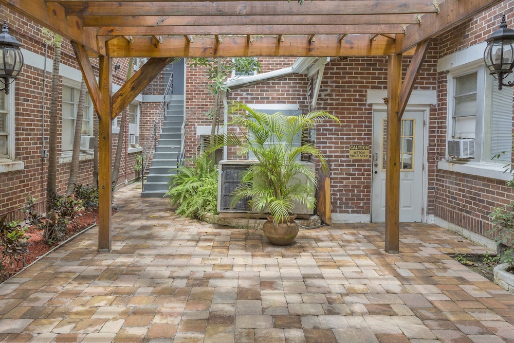 Palm Grove Inn - photo 16