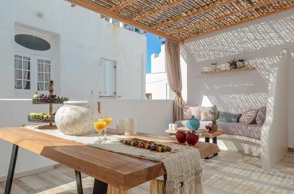 Aegean White Home — 4-Star Luxury Hotel in Naxos, Greece
