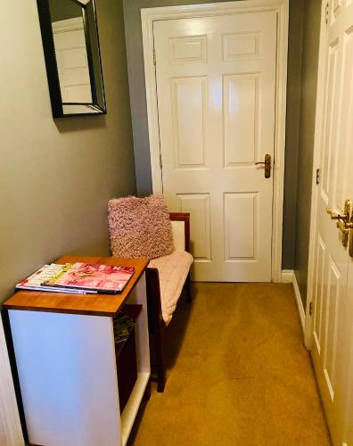 Modern ground floor apartment with free parking very near centre