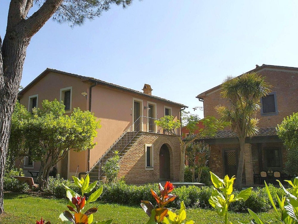 Cozy Apartment Near Bolgheri — 4-Star Luxury Hotel in Castagneto Carducci, Italy