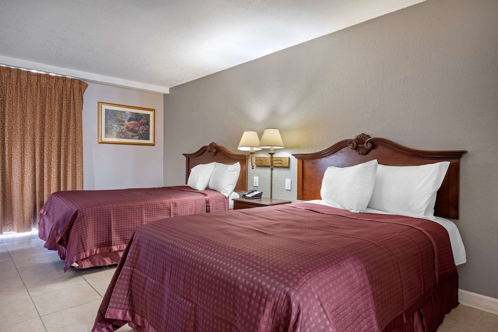 Rodeway Inn Clermont - photo 13