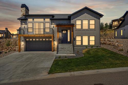 Mountain Art Retreat Ski Escape Hot Tub Games in Eden, United States