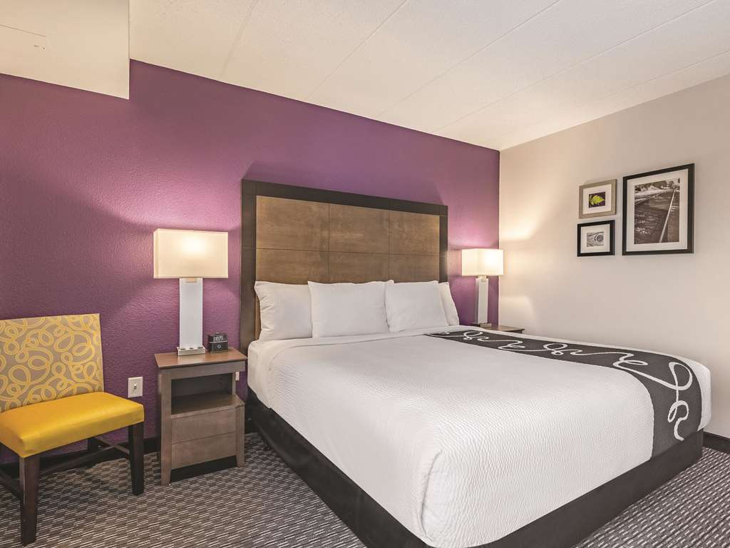 La Quinta Inn & Suites by Wyndham Salem NH - photo 23