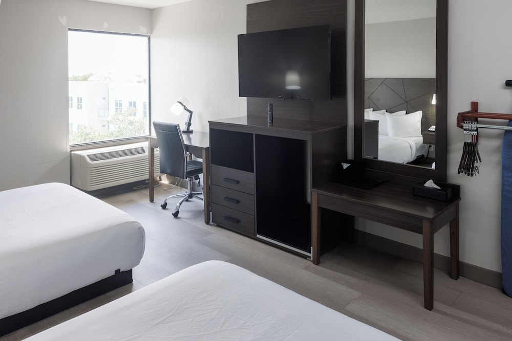B&B Hotel Miami Airport - photo 23
