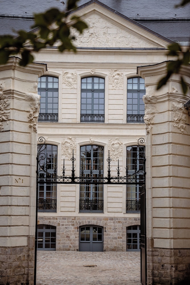 Hotel Royal Beaulaincourt in Bethune, France