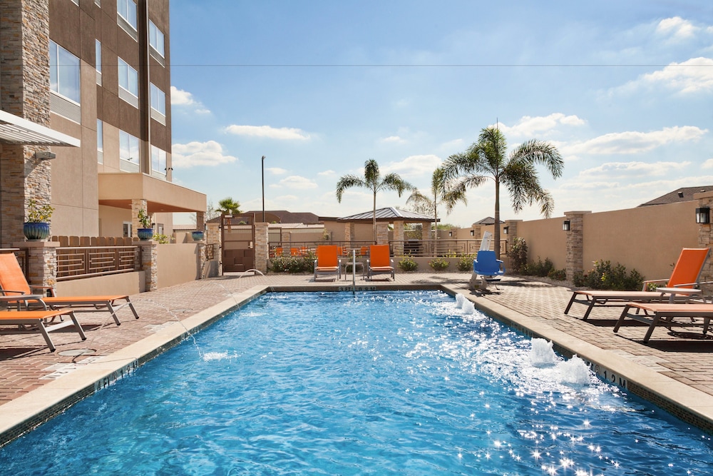 Holiday Inn Express & Suites Edinburg McAllen Area by IHG - photo 17