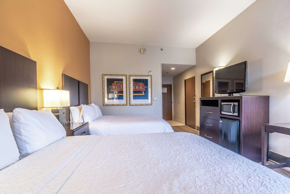 Hampton Inn Milledgeville - photo 11
