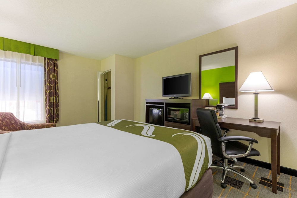 Quality Inn Cleveland North - photo 6