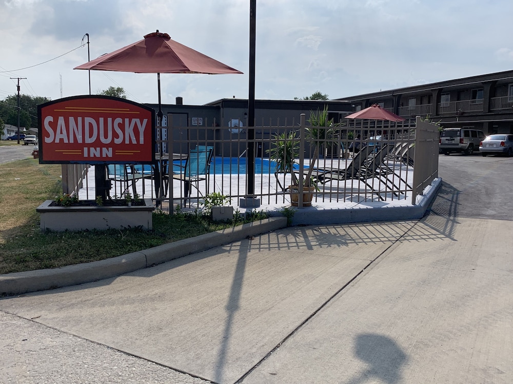 Sandusky Inn - photo 14