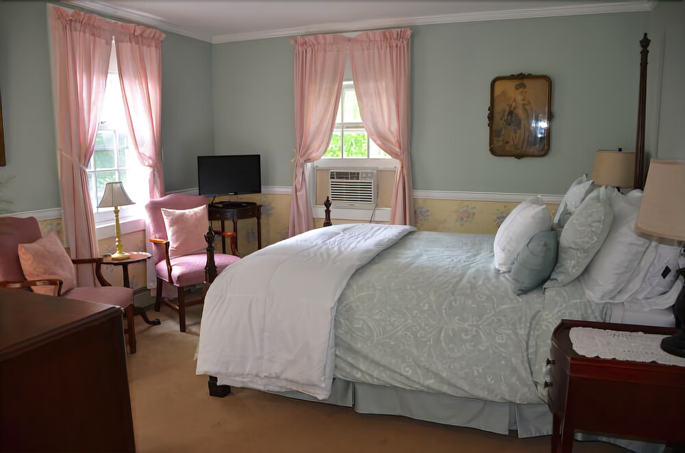 Thornewood Inn & Restaurant - photo 20