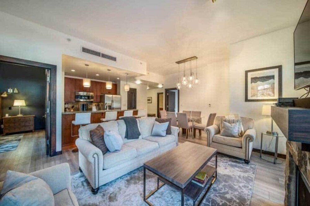 Luxury Ski in Ski out 2 Bedroom Colorado Resort Vacation Rental in the Heart of Snowmass Base Village - photo 6