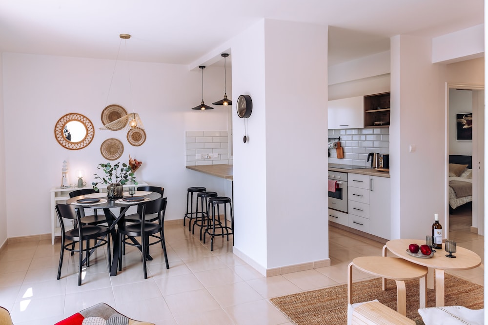 Mia Sirena Lighthouse 3min Walk to the Sea — 4-Star Luxury Hotel in Paphos, Cyprus