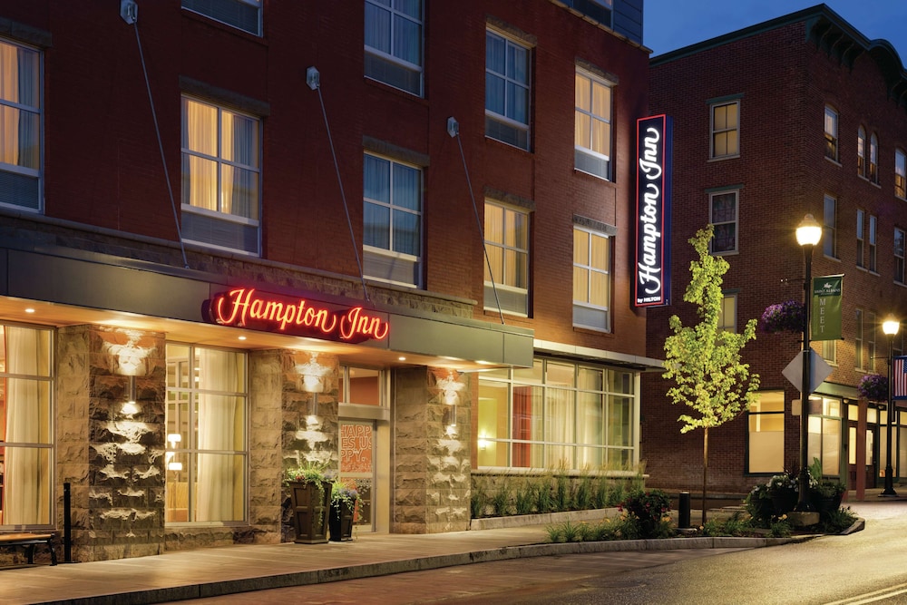 Hampton Inn St. Albans - featured photo