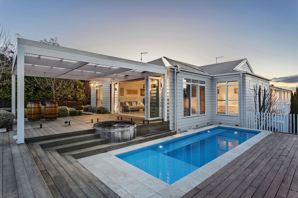 Hamptons Elegance Views Pool Spa in Mount Martha, Australia