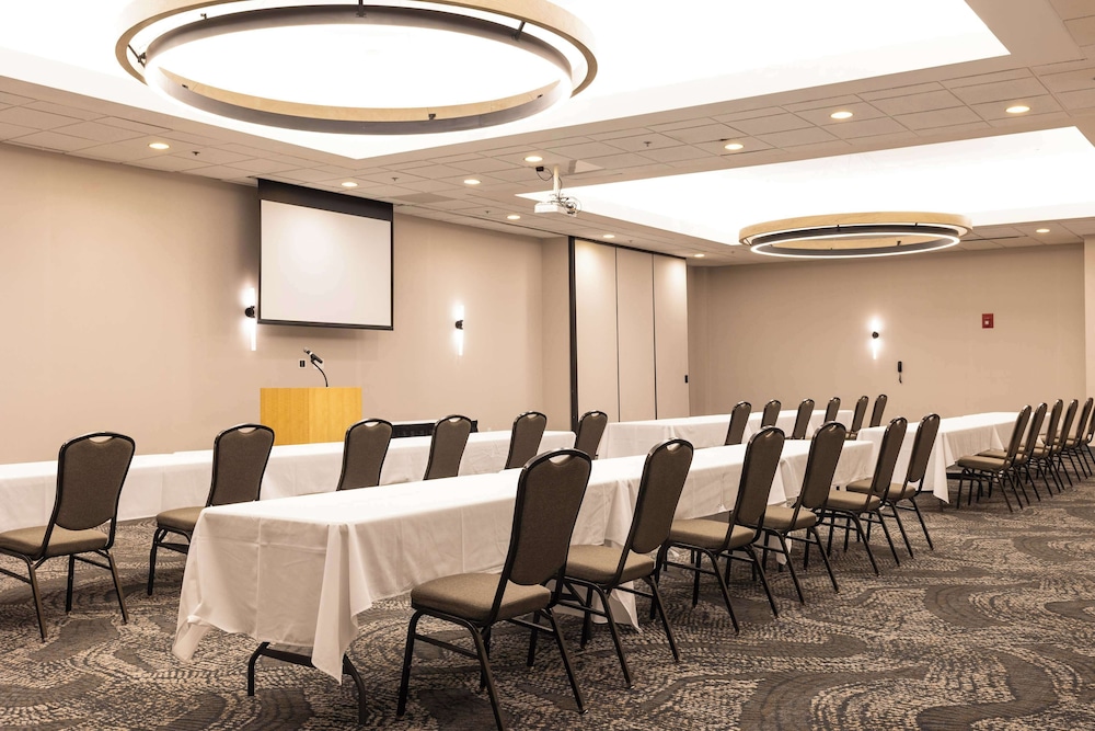 DoubleTree by Hilton Austin MN - photo 35