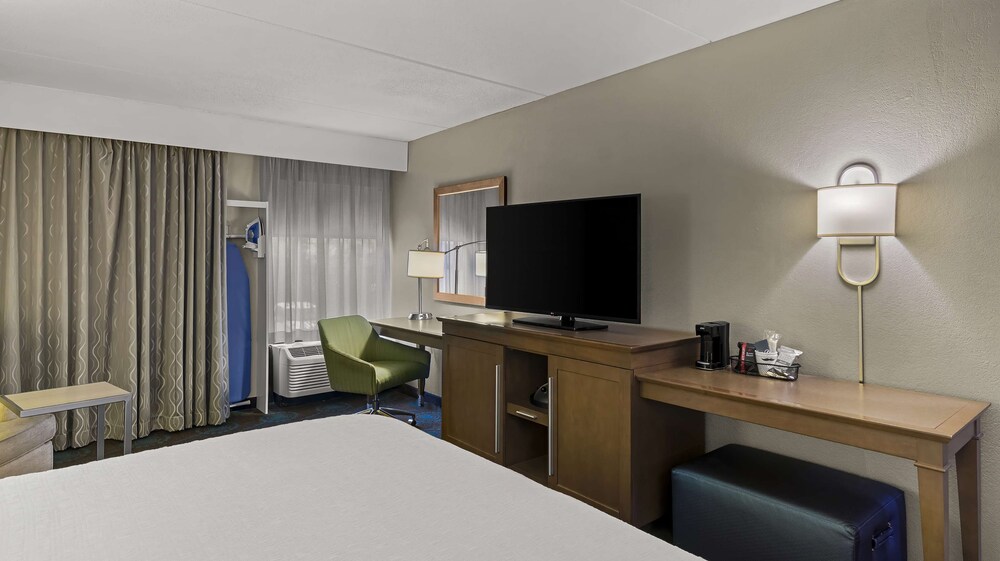 Hampton Inn Bloomington - photo 28